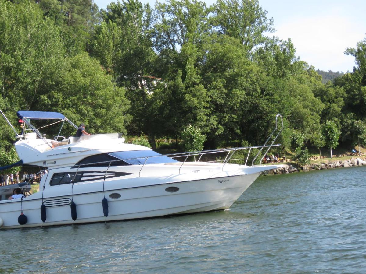ホテル Aquadouro Yacht Radames - Sleep Boat Experience カステロ・デ・パイヴァ エクステリア 写真