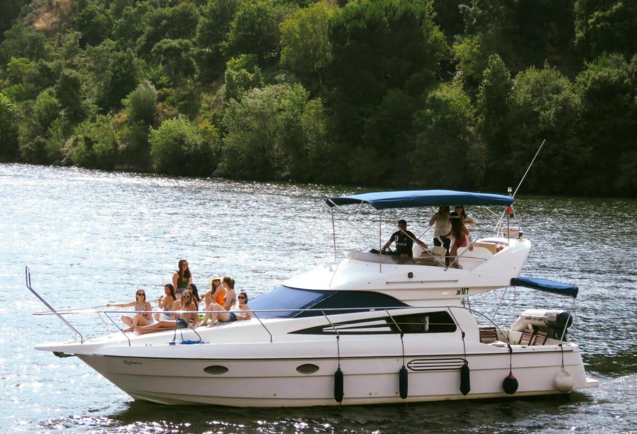 ホテル Aquadouro Yacht Radames - Sleep Boat Experience カステロ・デ・パイヴァ エクステリア 写真