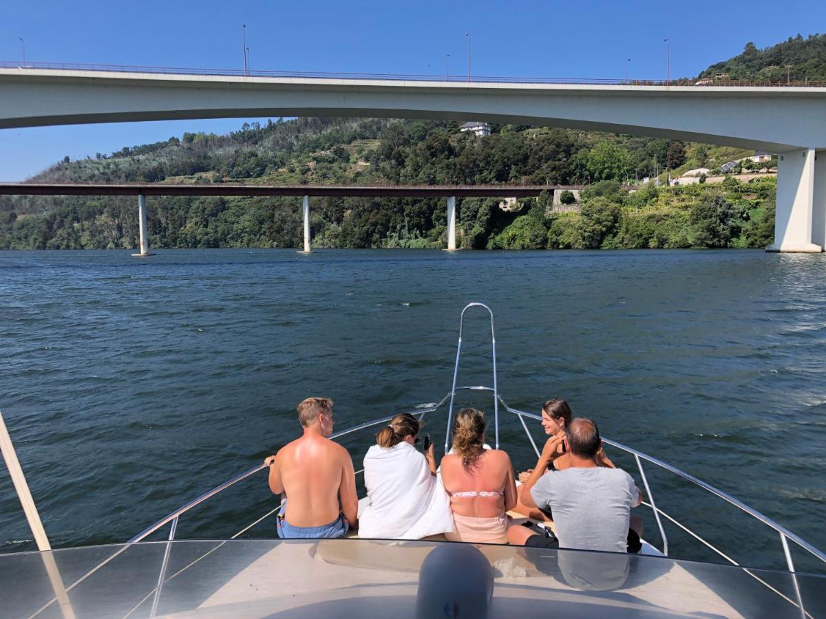ホテル Aquadouro Yacht Radames - Sleep Boat Experience カステロ・デ・パイヴァ エクステリア 写真
