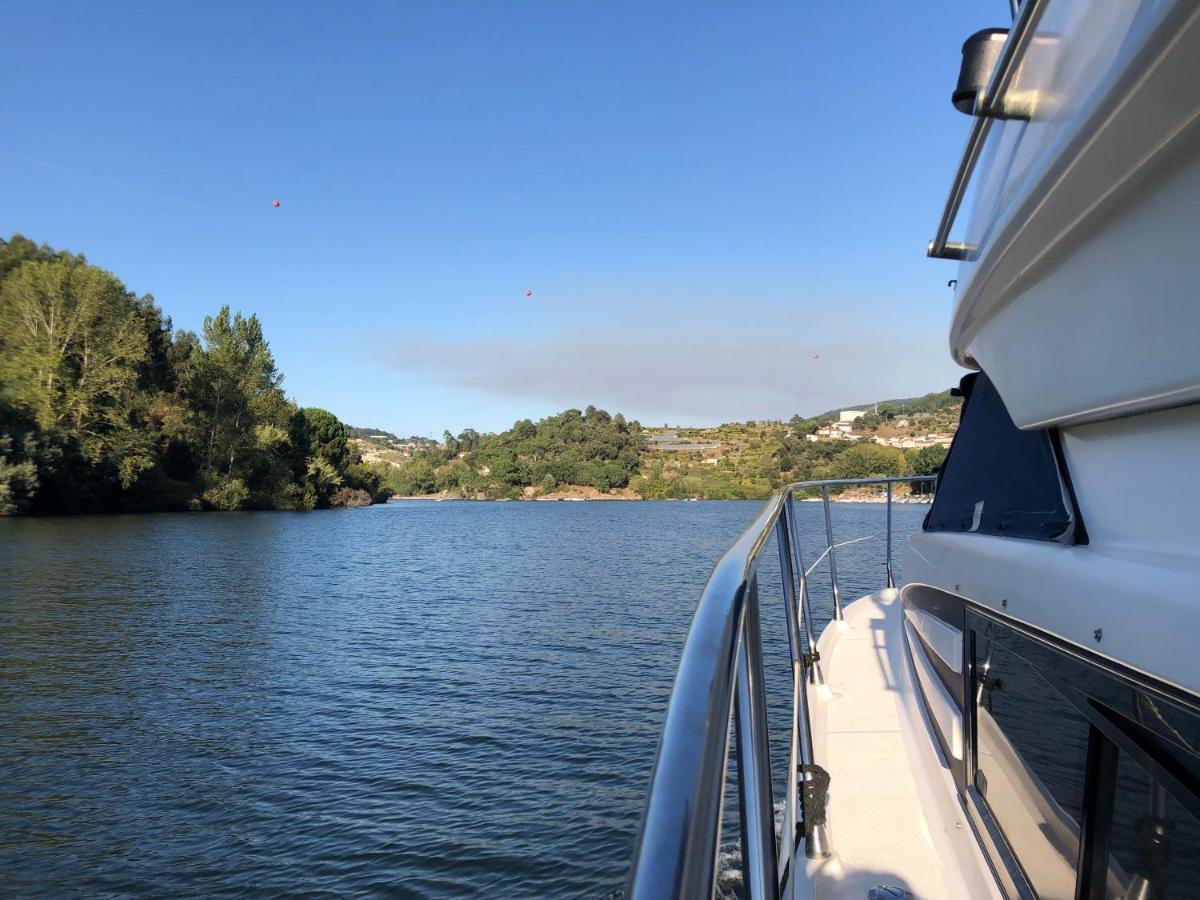 ホテル Aquadouro Yacht Radames - Sleep Boat Experience カステロ・デ・パイヴァ エクステリア 写真