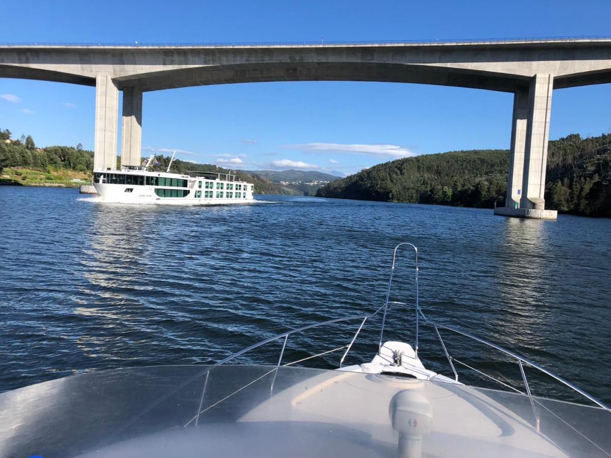 ホテル Aquadouro Yacht Radames - Sleep Boat Experience カステロ・デ・パイヴァ エクステリア 写真