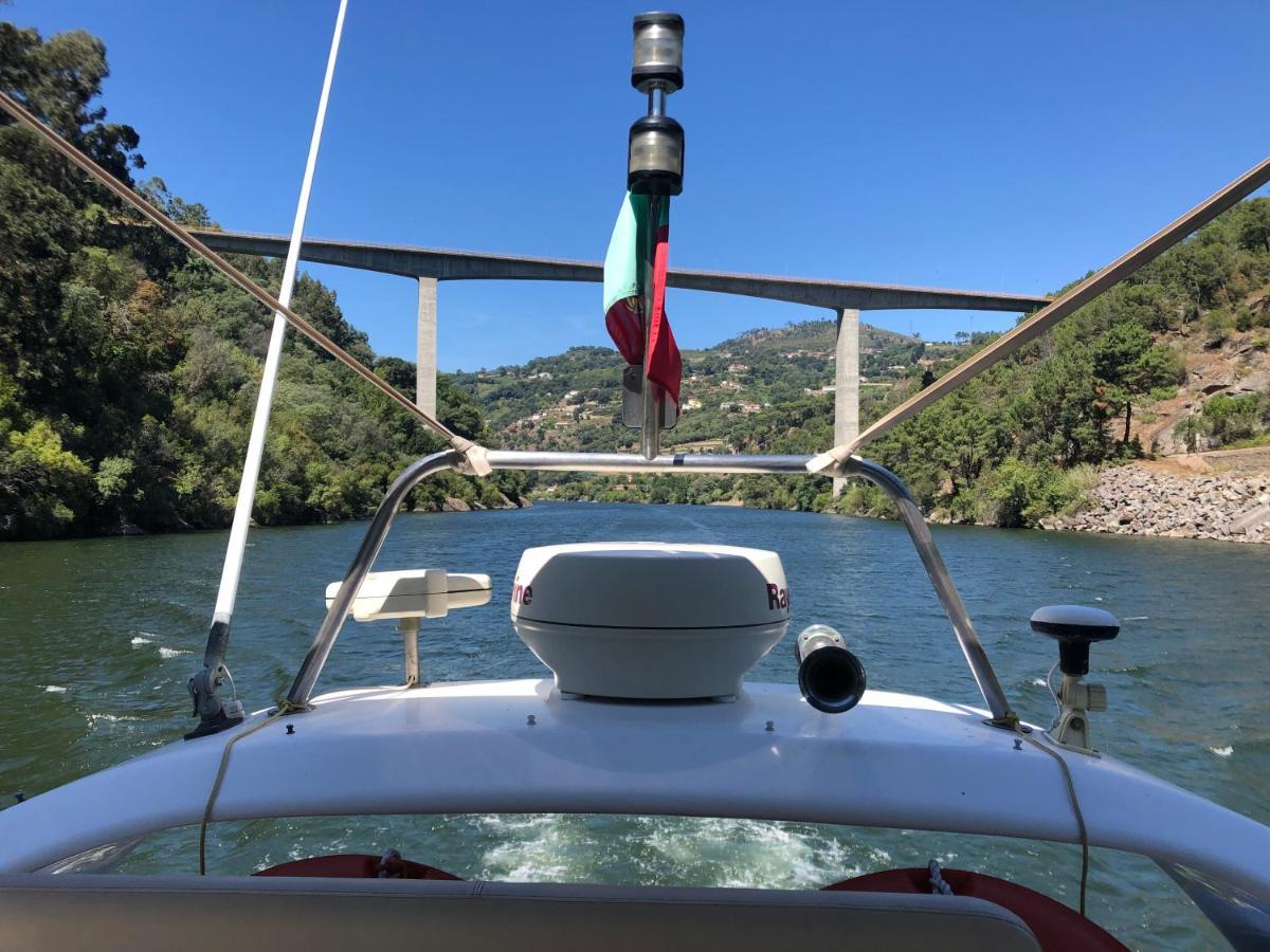 ホテル Aquadouro Yacht Radames - Sleep Boat Experience カステロ・デ・パイヴァ エクステリア 写真
