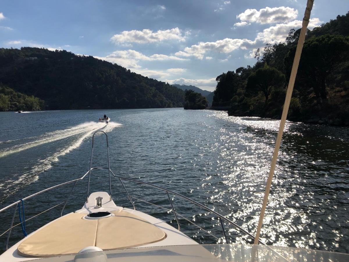 ホテル Aquadouro Yacht Radames - Sleep Boat Experience カステロ・デ・パイヴァ エクステリア 写真