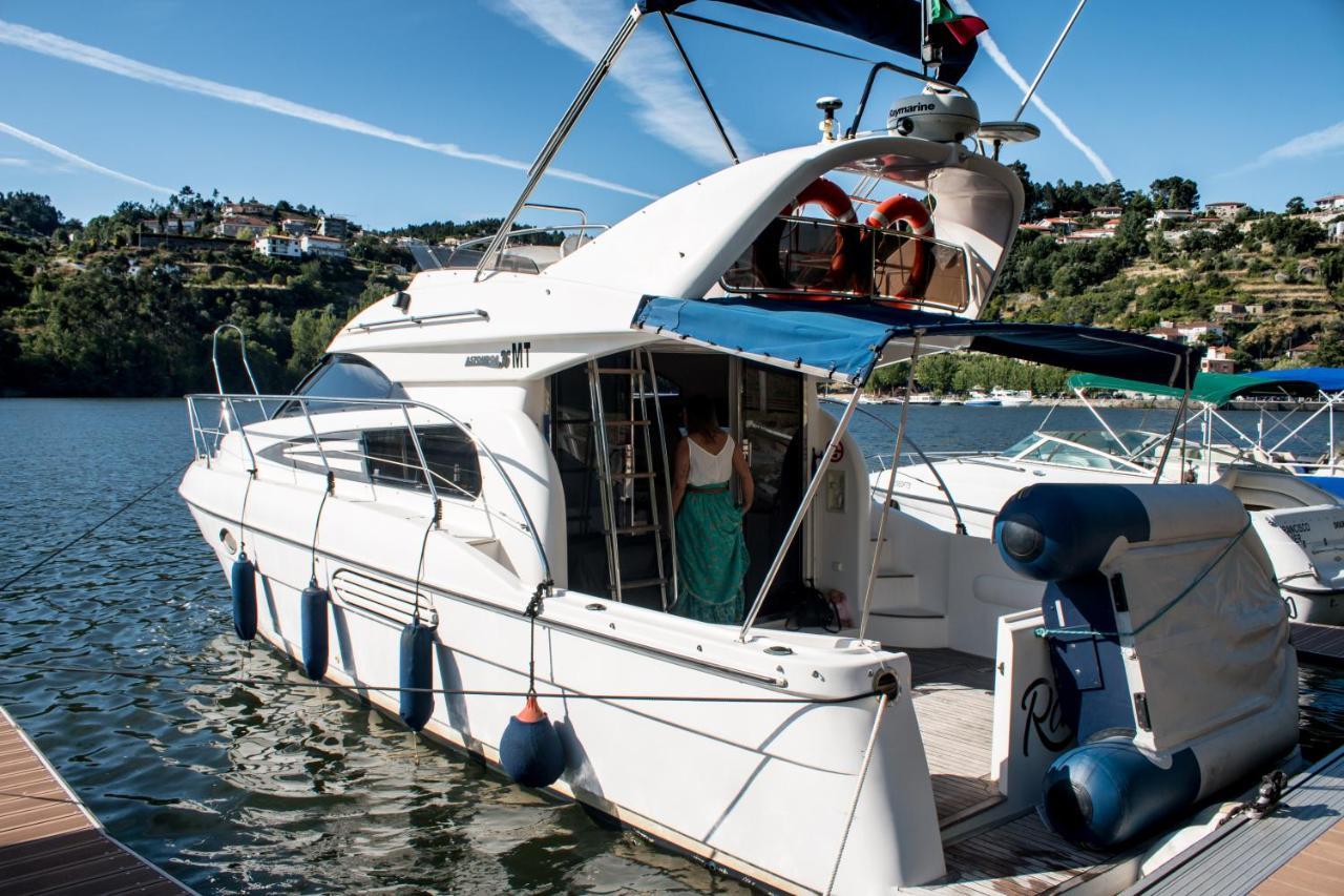 ホテル Aquadouro Yacht Radames - Sleep Boat Experience カステロ・デ・パイヴァ エクステリア 写真