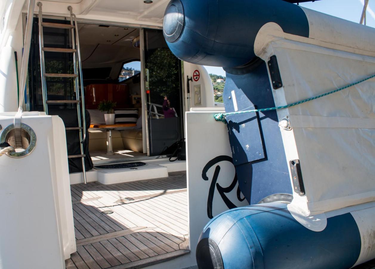 ホテル Aquadouro Yacht Radames - Sleep Boat Experience カステロ・デ・パイヴァ エクステリア 写真