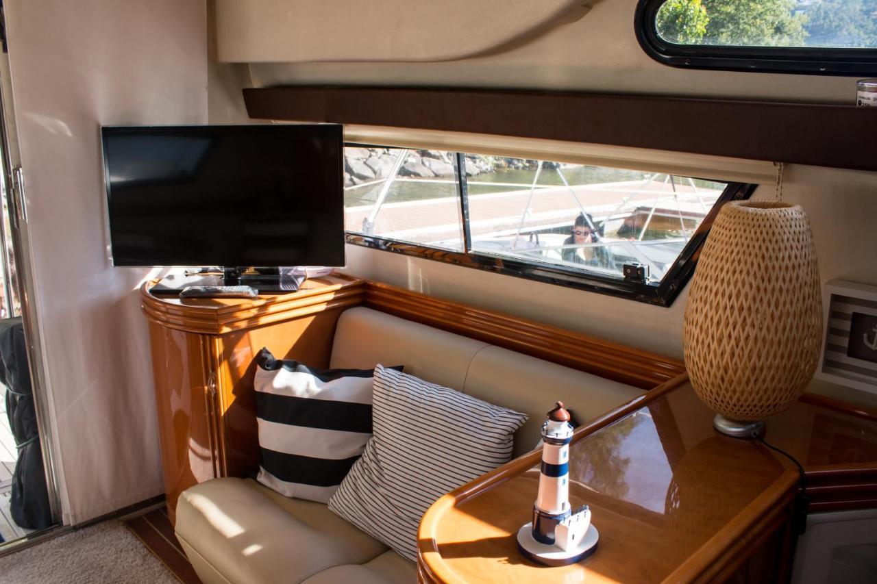 ホテル Aquadouro Yacht Radames - Sleep Boat Experience カステロ・デ・パイヴァ エクステリア 写真