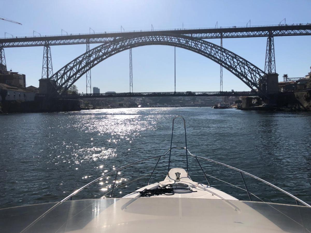 ホテル Aquadouro Yacht Radames - Sleep Boat Experience カステロ・デ・パイヴァ エクステリア 写真