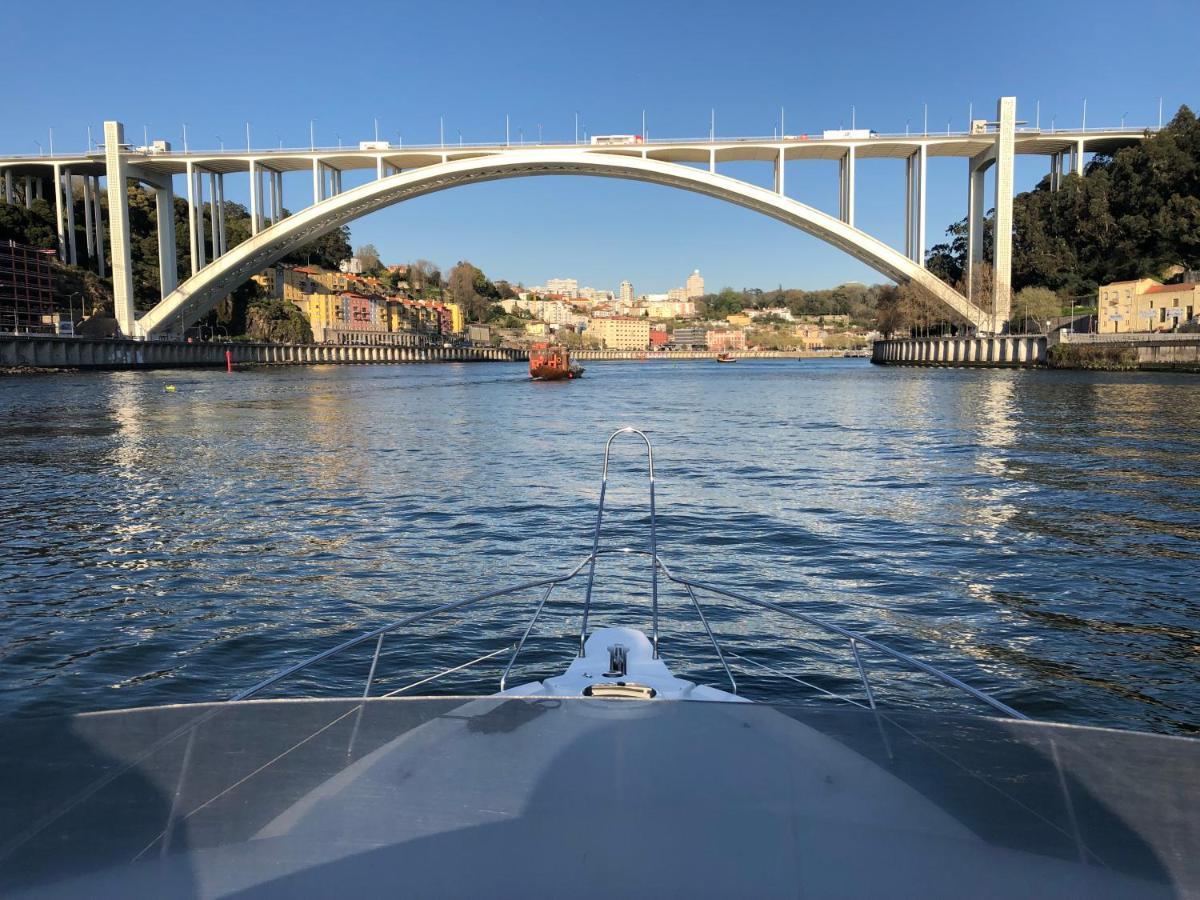 ホテル Aquadouro Yacht Radames - Sleep Boat Experience カステロ・デ・パイヴァ エクステリア 写真