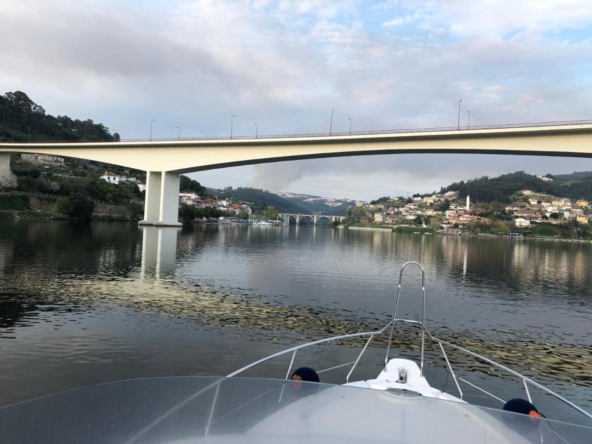 ホテル Aquadouro Yacht Radames - Sleep Boat Experience カステロ・デ・パイヴァ エクステリア 写真