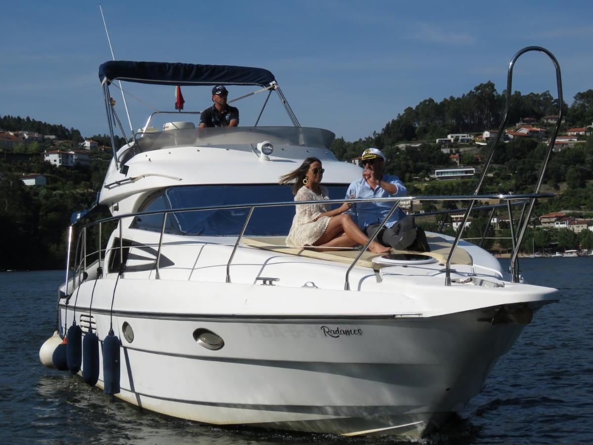 ホテル Aquadouro Yacht Radames - Sleep Boat Experience カステロ・デ・パイヴァ エクステリア 写真