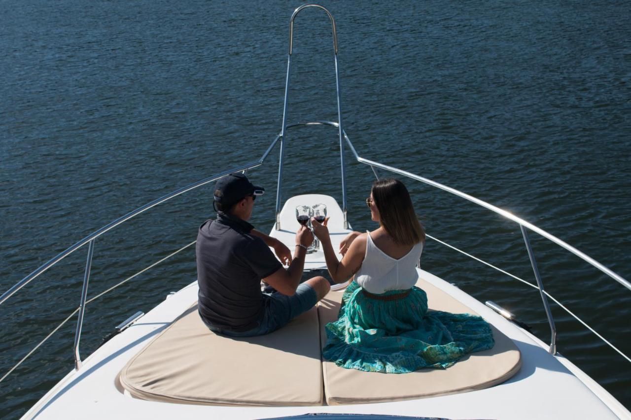 ホテル Aquadouro Yacht Radames - Sleep Boat Experience カステロ・デ・パイヴァ エクステリア 写真