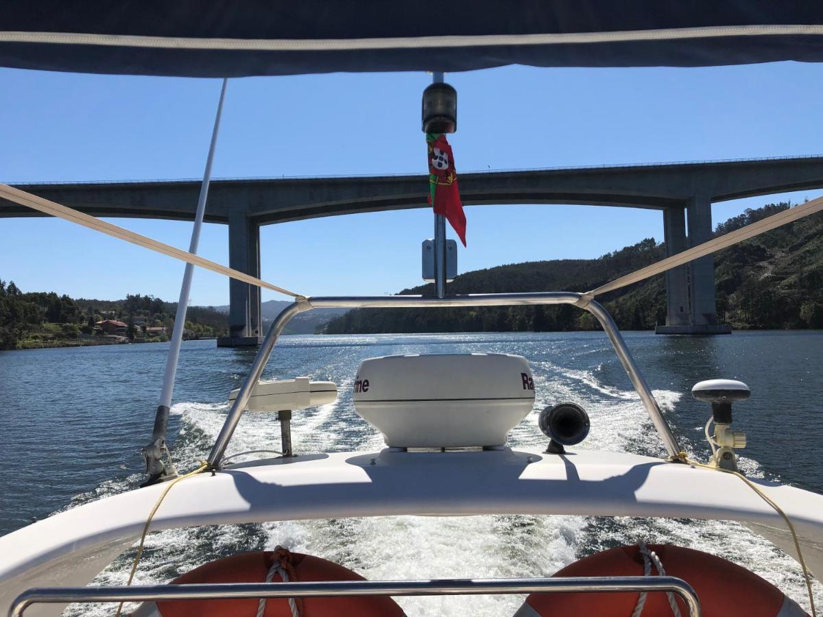 ホテル Aquadouro Yacht Radames - Sleep Boat Experience カステロ・デ・パイヴァ エクステリア 写真