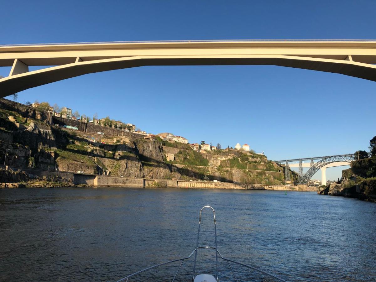 ホテル Aquadouro Yacht Radames - Sleep Boat Experience カステロ・デ・パイヴァ エクステリア 写真