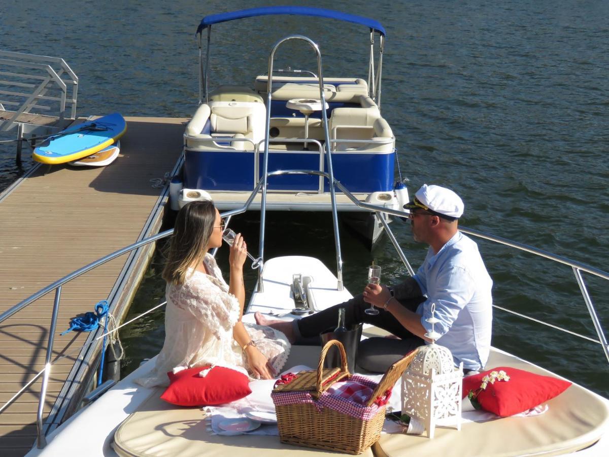 ホテル Aquadouro Yacht Radames - Sleep Boat Experience カステロ・デ・パイヴァ エクステリア 写真