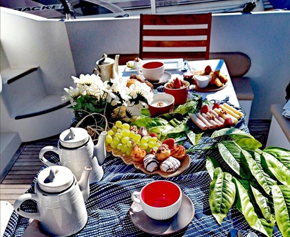ホテル Aquadouro Yacht Radames - Sleep Boat Experience カステロ・デ・パイヴァ エクステリア 写真