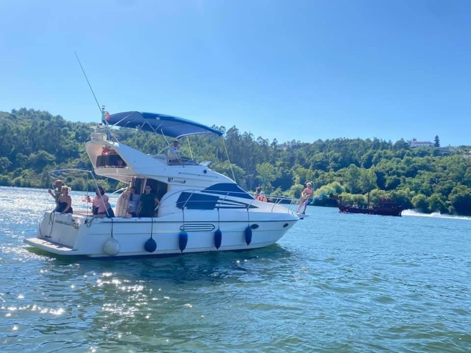 ホテル Aquadouro Yacht Radames - Sleep Boat Experience カステロ・デ・パイヴァ エクステリア 写真