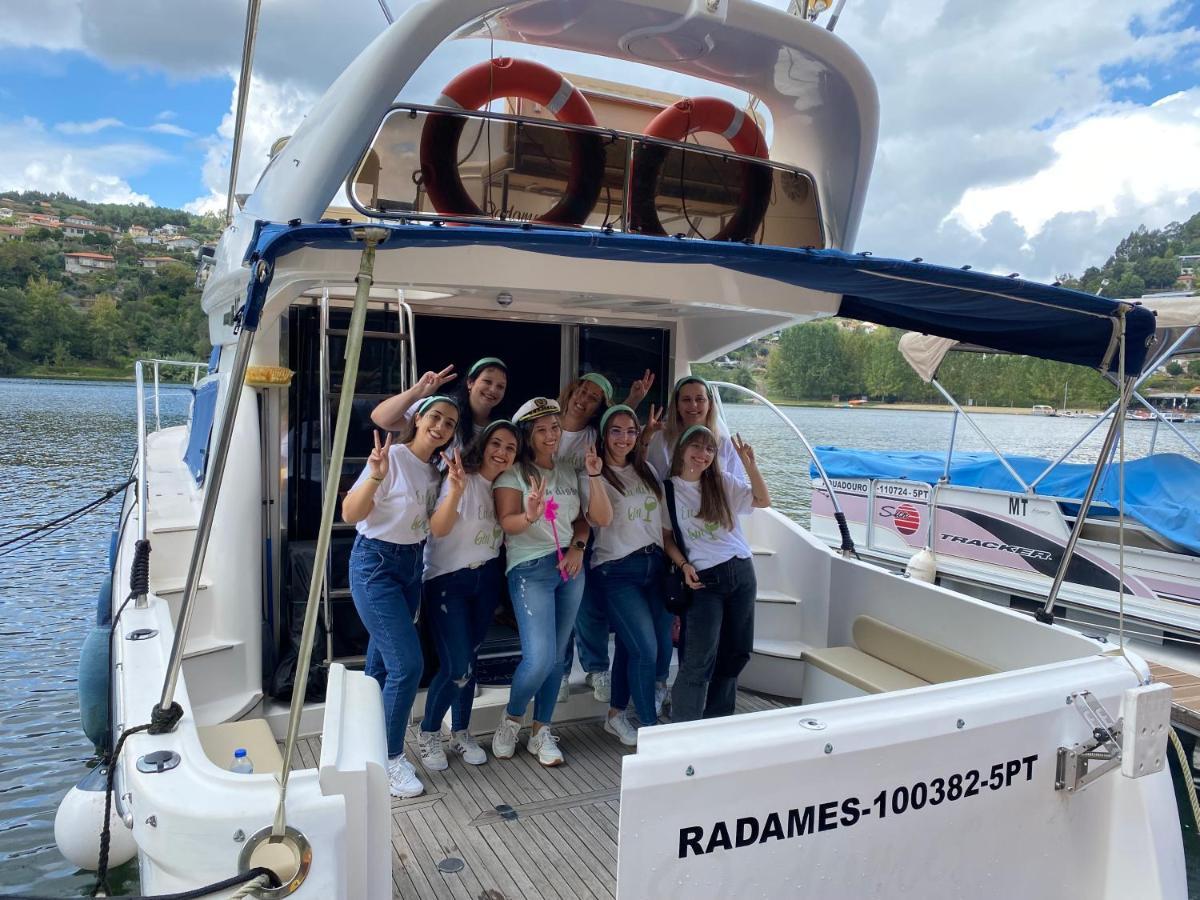 ホテル Aquadouro Yacht Radames - Sleep Boat Experience カステロ・デ・パイヴァ エクステリア 写真