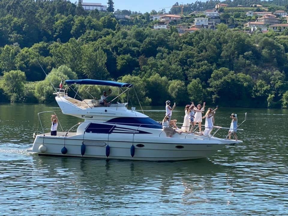 ホテル Aquadouro Yacht Radames - Sleep Boat Experience カステロ・デ・パイヴァ エクステリア 写真
