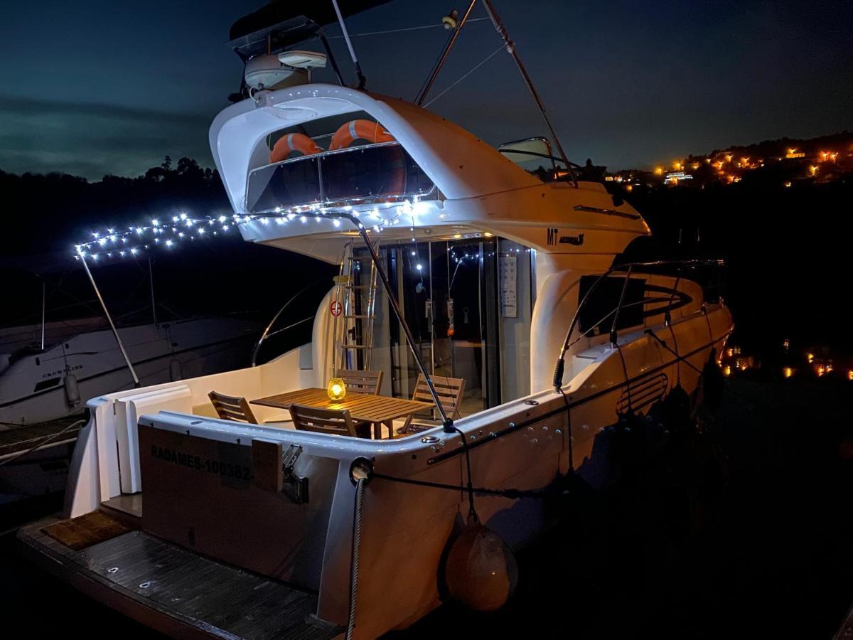 ホテル Aquadouro Yacht Radames - Sleep Boat Experience カステロ・デ・パイヴァ エクステリア 写真
